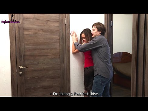 ❤️ સેક્સી રિયલ્ટર તેણીના એપાર્ટમેન્ટને વેચતી વખતે તેણીની ચુતને કામુક રીતે ધક્કો મારે છે અને ફક્સ કરે છે - ક્રેમ્પાઇ ❤❌ ગુદા પોર્ન ❤